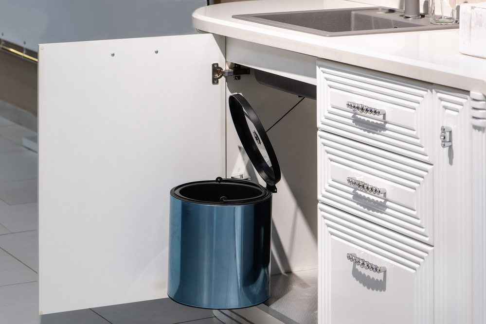 how to clean a kitchen bin