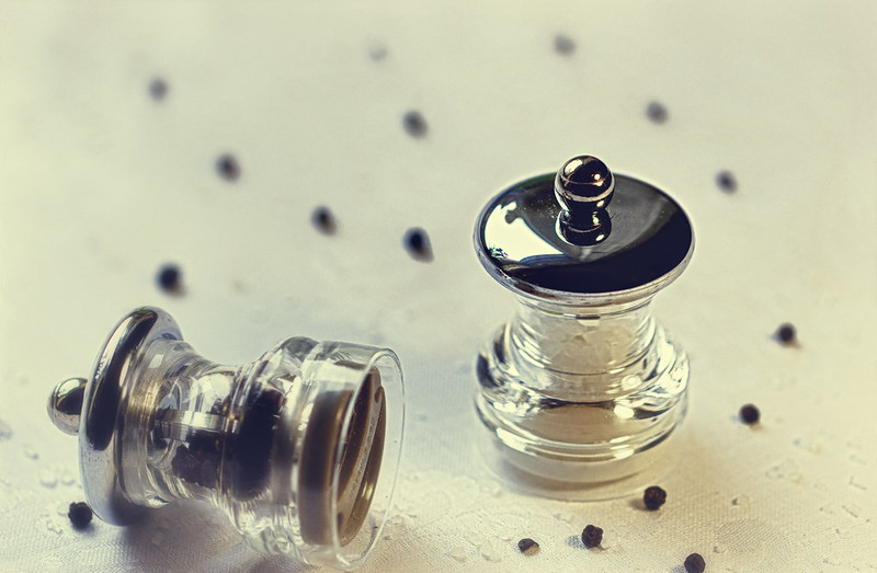 how to clean salt and pepper grinders