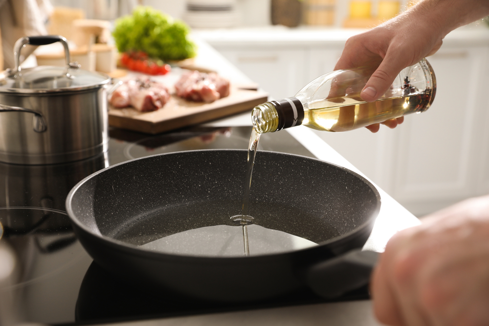 how to season a ceramic frying pan