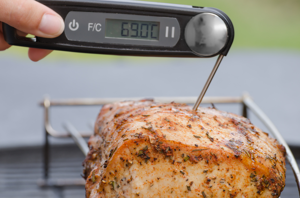 how does a meat thermometer work
